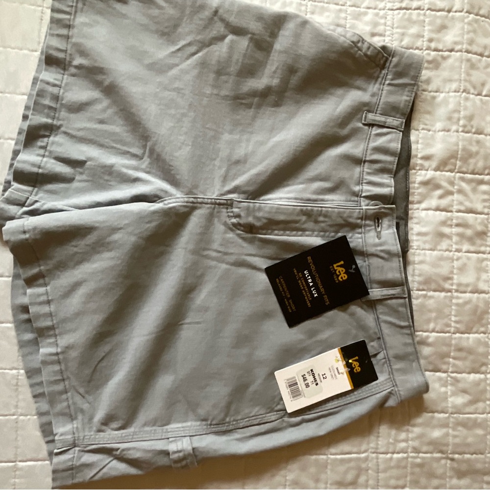 LEE Womens Relaxed Fit Carpenter Short.  Size 12